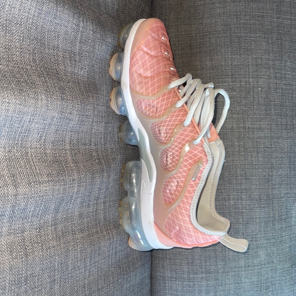 Light Pink Nike Vapor Max Plus